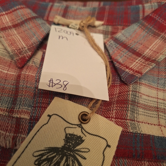 NWT Easel flannel distressed fringe asymmetrical Soft Red White Blue Size M - Picture 13 of 16